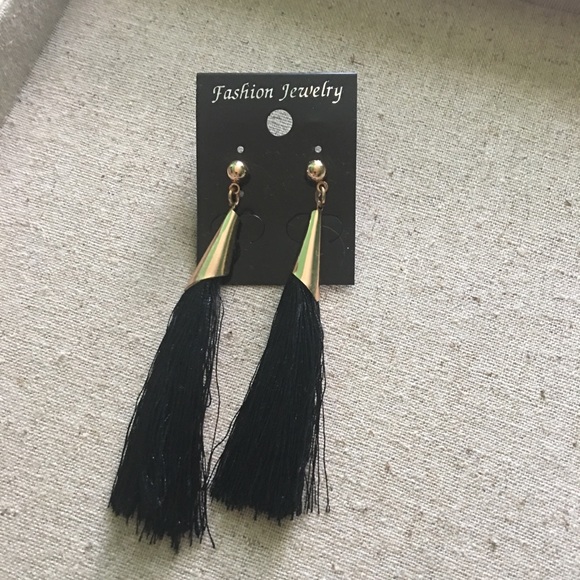 3/$30🖤 New! Black & Gold Tassel Drop Earrings - Picture 4 of 7